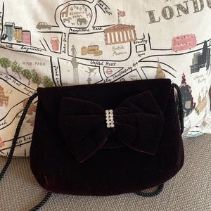 Cute holiday velvet bag.  Has bow with sparkling center.  Dark Burgundy.